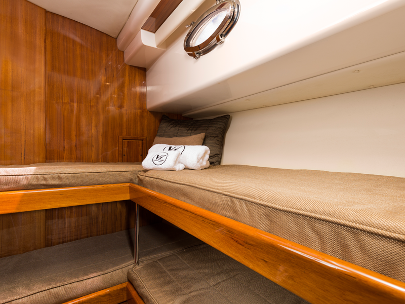 Wasting Light — 70ft Luxury Launch — bedside view 6